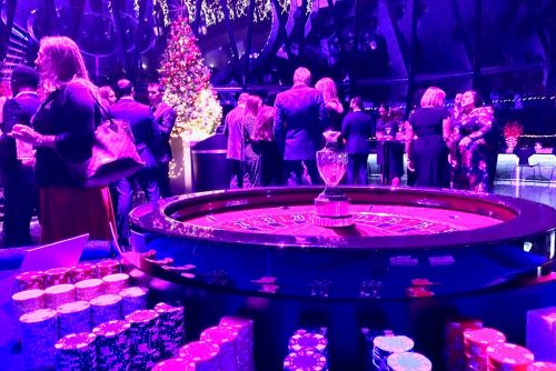 CASINOPARTY33 roulette table with groups in background