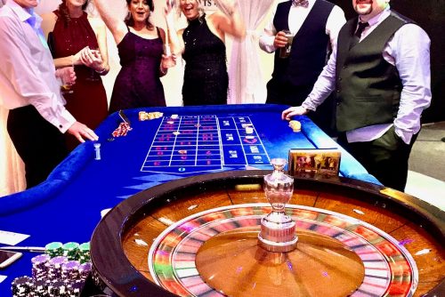 girls celebrating roulette win